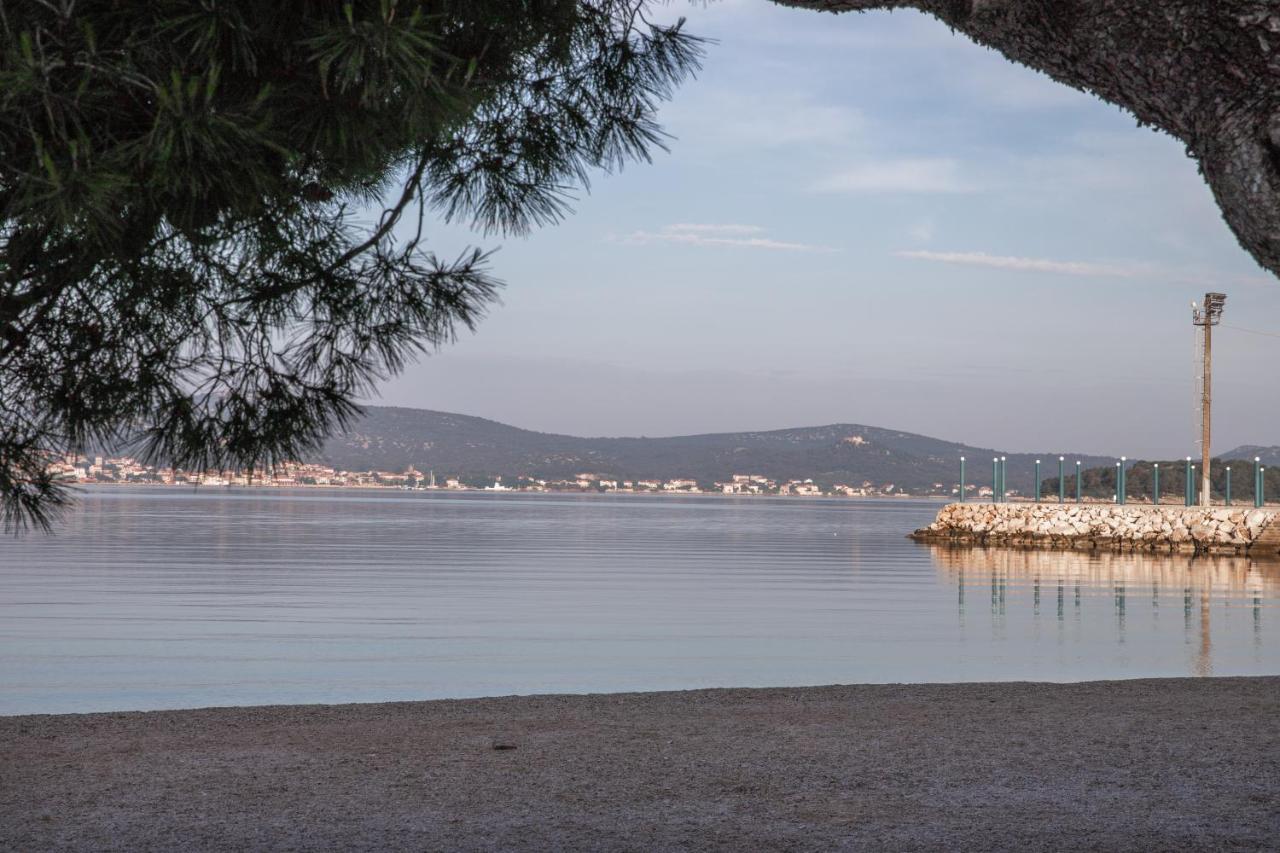 Apartmani Dina Biograd Na Moru Eksteriør billede