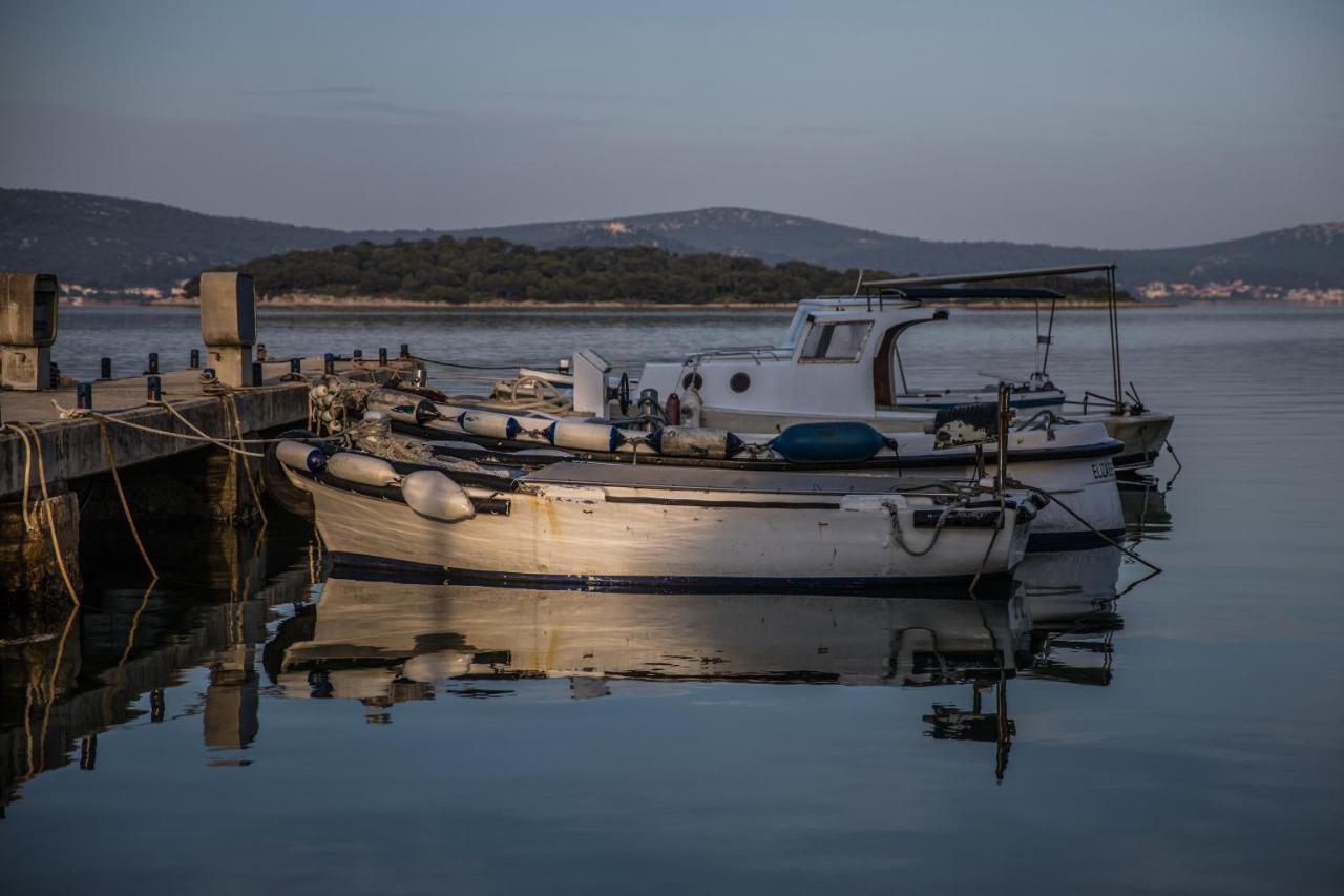 Apartmani Dina Biograd Na Moru Eksteriør billede