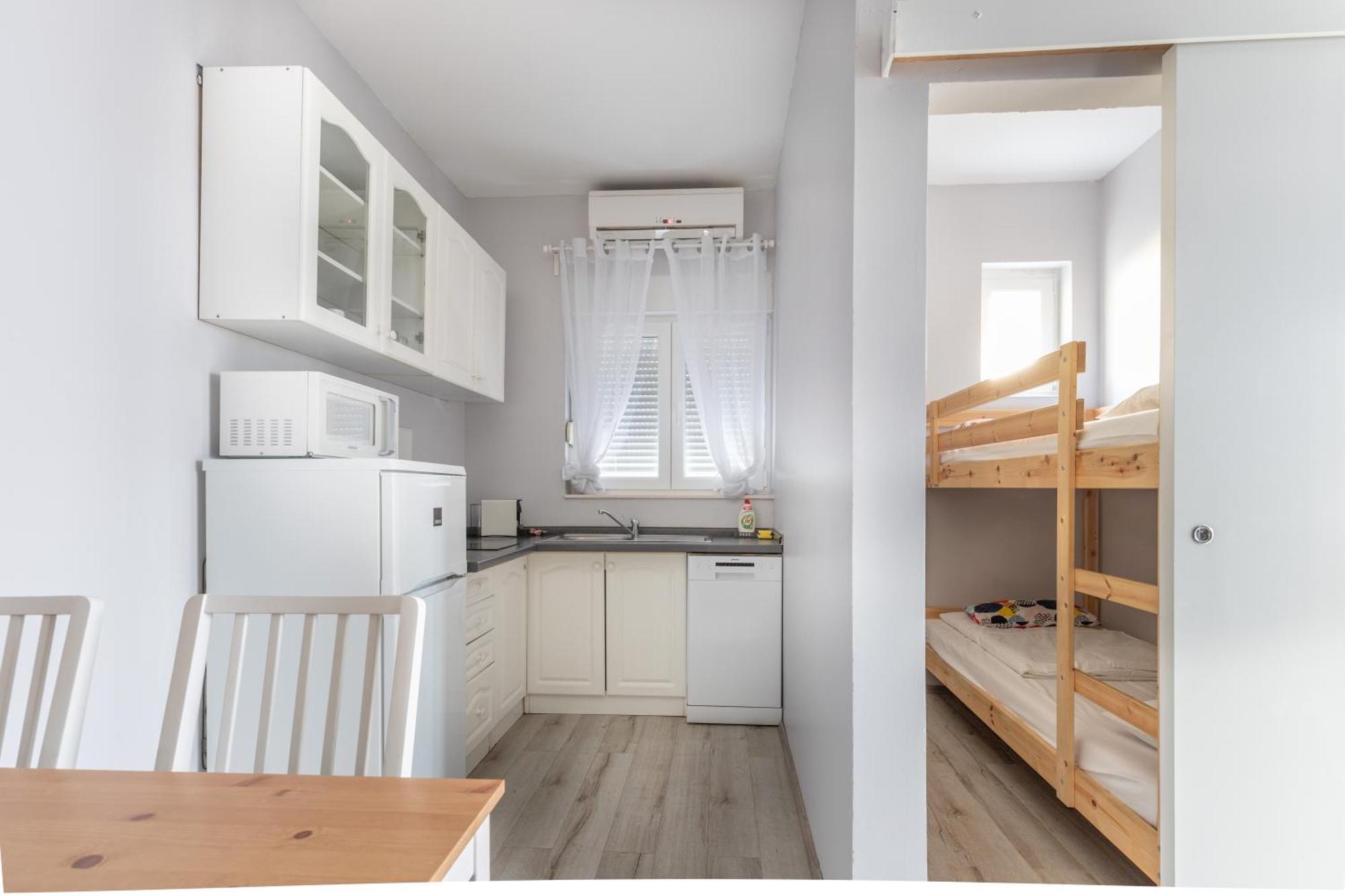 Apartmani Dina Biograd Na Moru Eksteriør billede