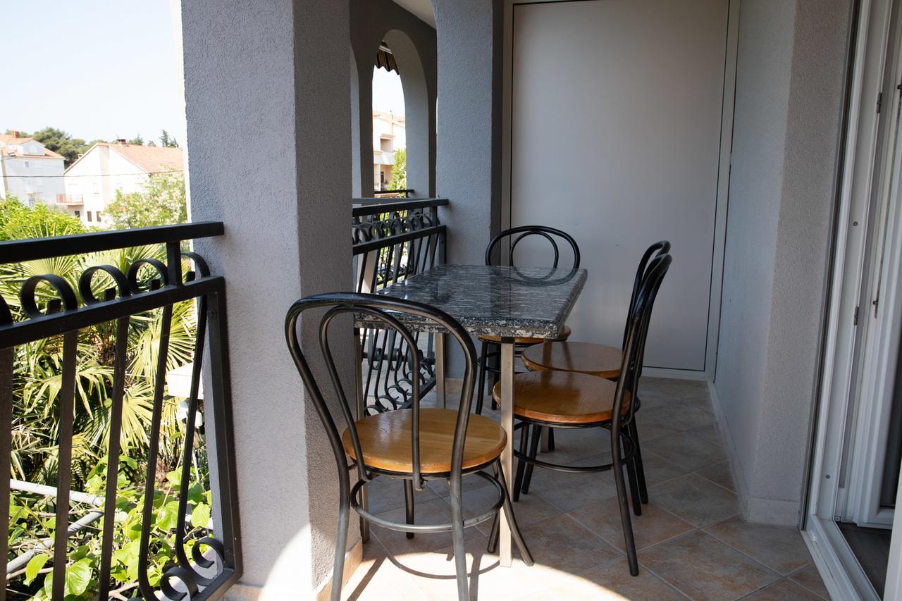 Apartmani Dina Biograd Na Moru Eksteriør billede