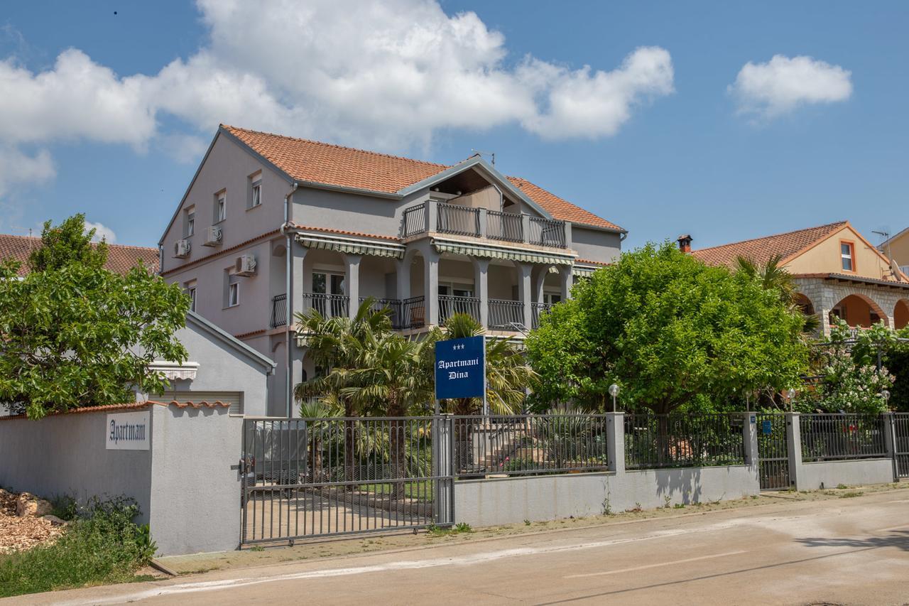 Apartmani Dina Biograd Na Moru Eksteriør billede