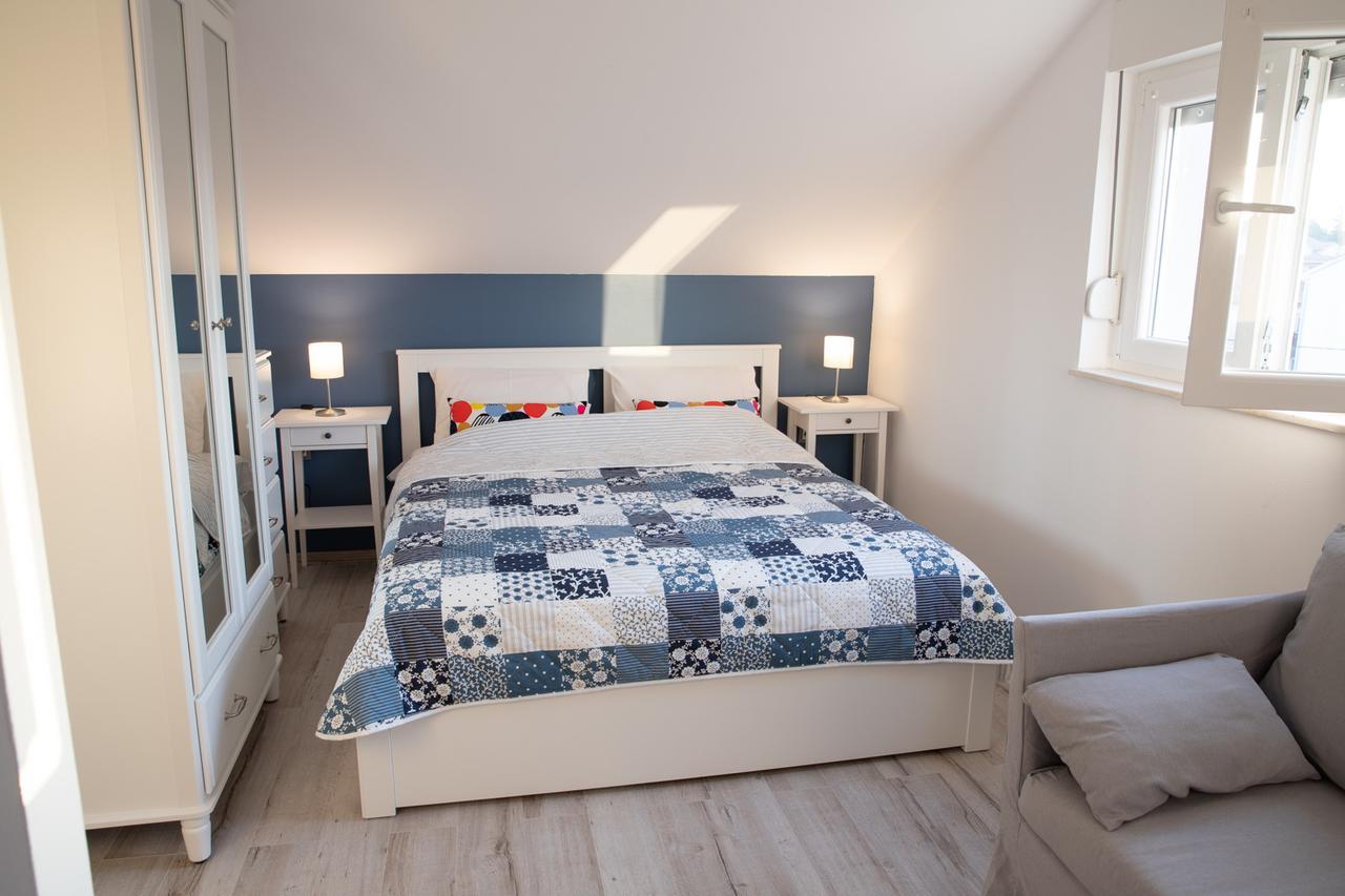 Apartmani Dina Biograd Na Moru Eksteriør billede