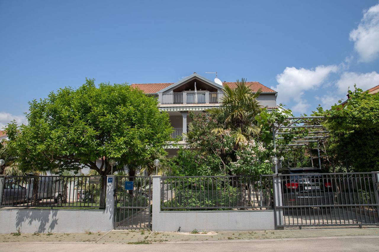 Apartmani Dina Biograd Na Moru Eksteriør billede