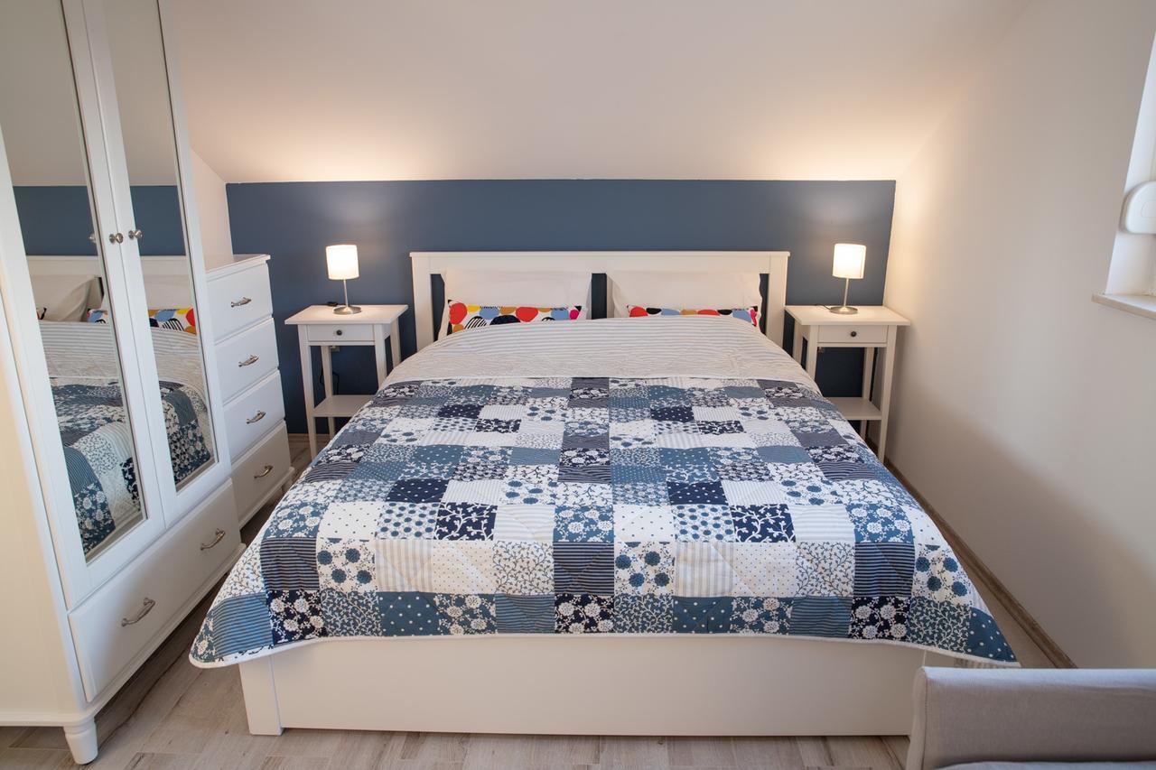 Apartmani Dina Biograd Na Moru Eksteriør billede