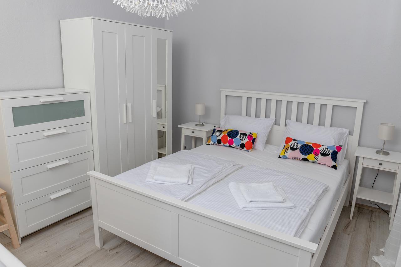 Apartmani Dina Biograd Na Moru Eksteriør billede