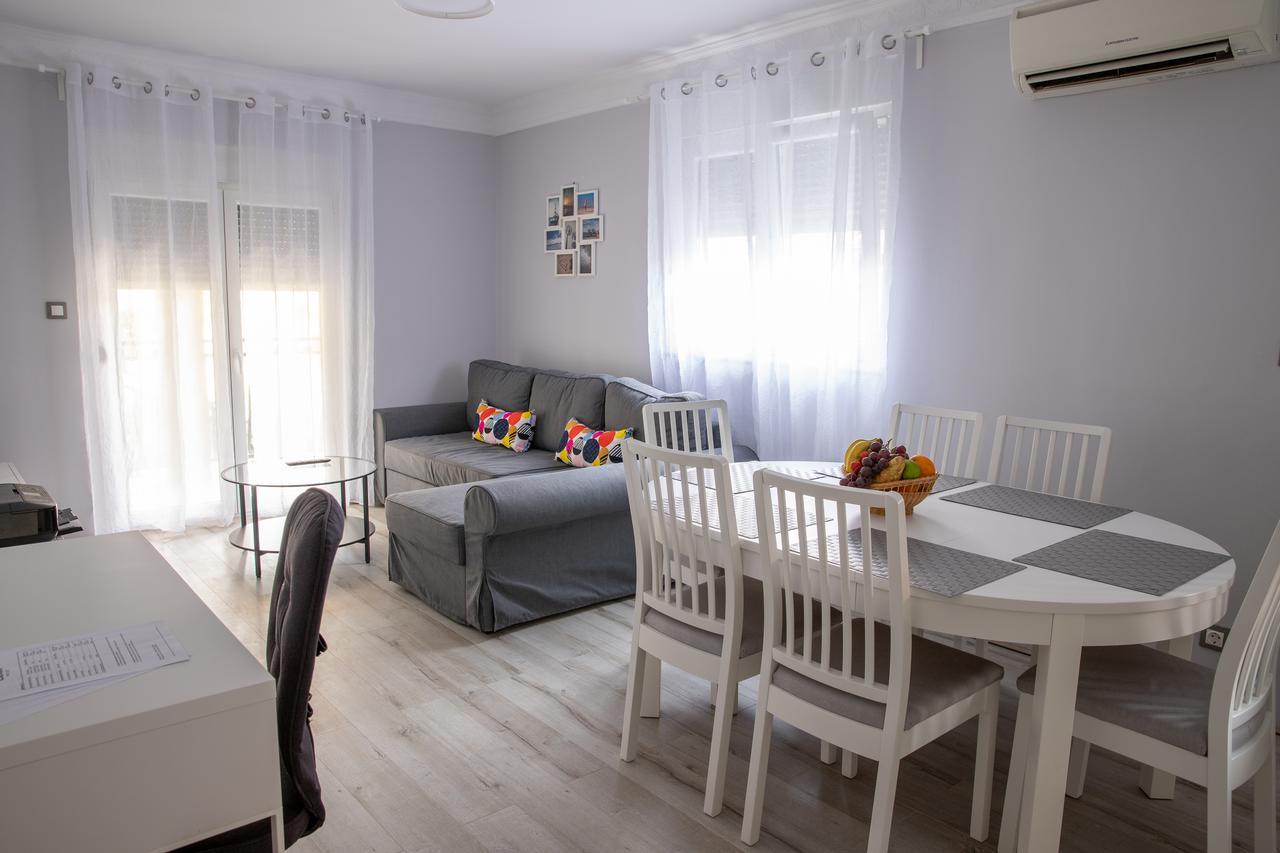 Apartmani Dina Biograd Na Moru Eksteriør billede